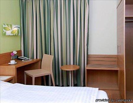 Business & Budget Hotel Tessin München Restaurant bilde